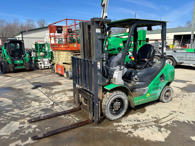 2012 Komatsu FG25T-16 4650 lb Pneumatic Tire Forklift