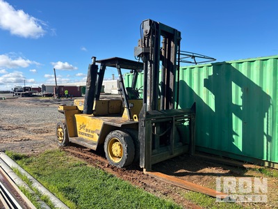 2009 (unverified) Cat V225B 21400 lb Pneumatic Tire Forklift