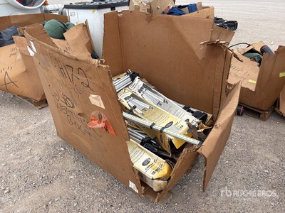 Quantity of CST Aluminum Tripods Divers - Équipements Laser et GPS