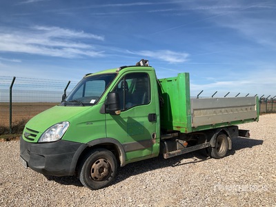 2007 Hiab 008 840 kg Straight Boom on 2010 Iveco Daily 35C12 4x2 Camión Dumper con Grúa