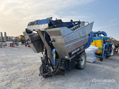 2002 New Holland 622A Grape Harvester