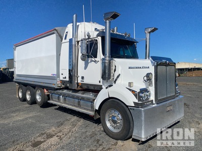 2021 Western Star 4864FXB Stratosphere 8x4 Tri/A Dump Truck