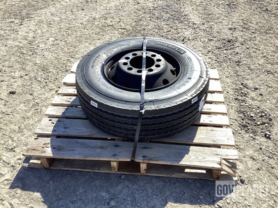 Michelin 285/70R19.5 Tire w/Wheel