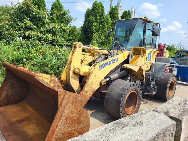 Komatsu WA320 Wheel Loader (Inoperable)