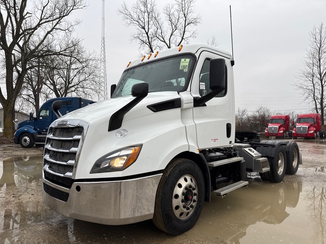 2019 Freightliner Cascadia 116 6x4 T/A Day Cab Truck Tractor