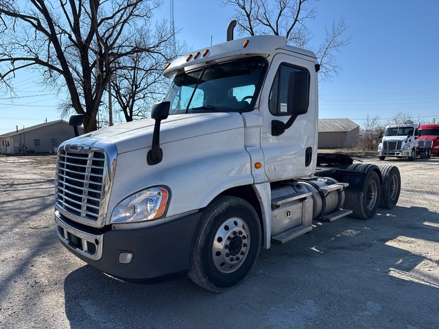 2018 Freightliner Cascadia 125 6x4 T/A Day Cab Truck Tractor