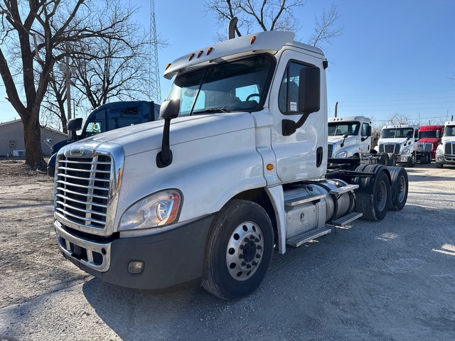2018 Freightliner Cascadia 125 6x4 T/A Day Cab Truck Tractor