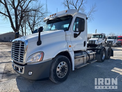 2018 Freightliner Cascadia 125 6x4 T/A Day Cab Truck Tractor