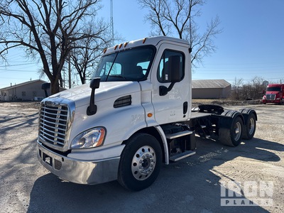 2016 Freightliner Cascadia 113 6x4 T/A Day Cab Truck Tractor