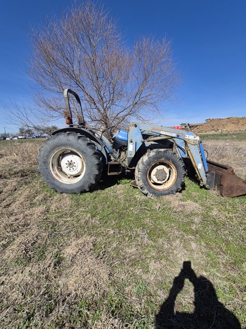 2001 New Holland TN70 4WD Utility Tractor 2001 New Holland TN70 4WD Utility Tractor