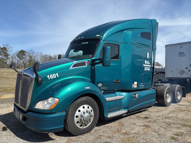 2016 Kenworth T680 6x4 T/A Sleeper Truck Tractor 2016 Kenworth T680 6x4 T/A Sleeper Truck Tractor