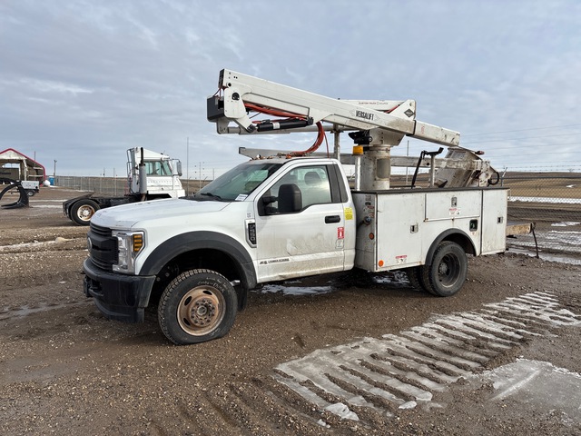 2019 Versalift SST40EIH-01 40 ft on 2019 Ford F-550 XL 4x4 Bucket Truck