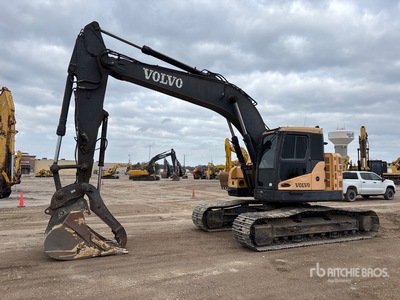 2011 Volvo ECR235 CL 油圧ショベル