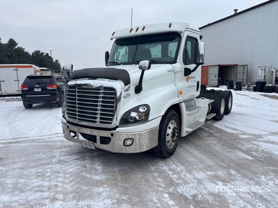 2016 Freightliner Cascadia 125 6x4 T/A Day Cab Truck Tractor
