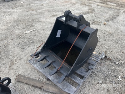 30 in Digging Excavator Bucket