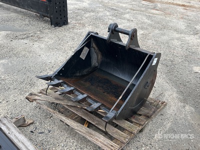 36 in Digging Excavator Bucket