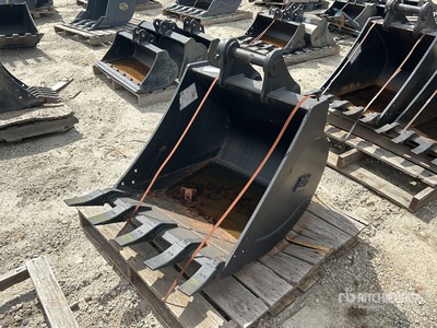 30 in Digging Excavator Bucket