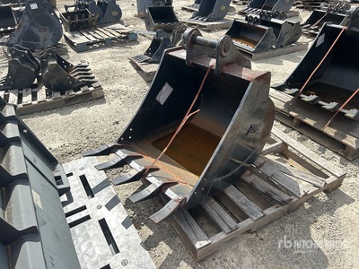 30 in Digging Excavator Bucket