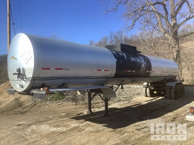 2000 Etnyre 6750 gal T/A Item was used to haul Asphalt liquid مقطورة صهاريج