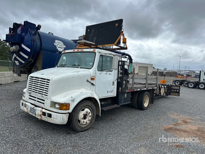 1996 International 4700 LPX Lo Profile 4x2 Attenuator Truck