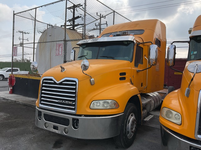 2017 Mack CXU613E 6x4 T/A Sleeper Truck Tractor