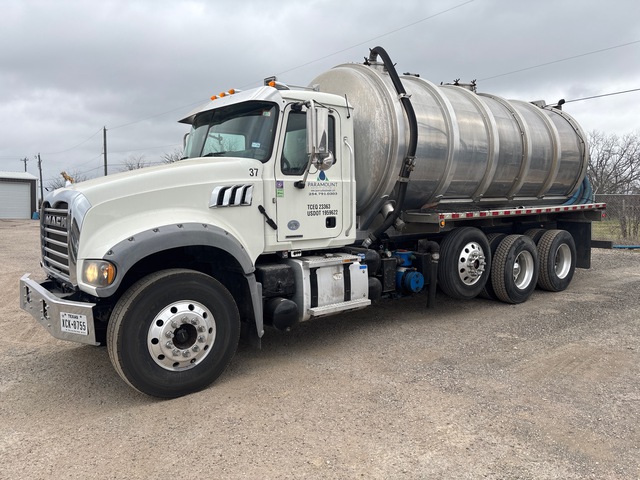 2018 Vantage on 2019 Mack GR64F Pinnacle 8x4 Vacuum Tanker Truck