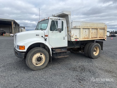 2001 International 4700 4x2 Camion à benne tandem