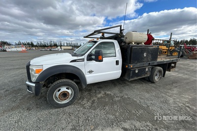 2016 Ford F-550 XL 4x2 Flatbed Truck