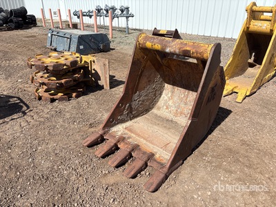 36 in Digging Excavator Bucket