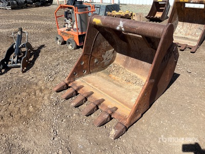 48 in Digging Excavator Bucket