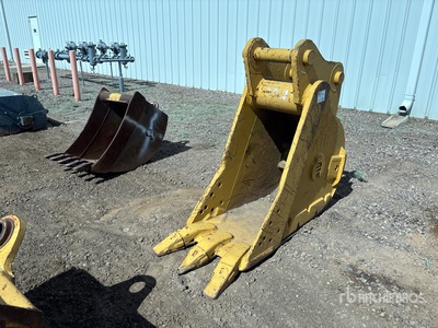 24 in Digging Excavator Bucket