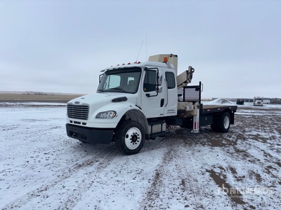 National N135 14999 lb Knuckle Boom on 2009 Freightliner 4x2 Extended Cab Flatbed Truck with Crane