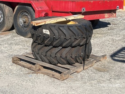 Quantity of (2) Tires & Roues