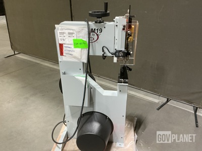 DeLuxe Stitcher M19 Stitcher Machine