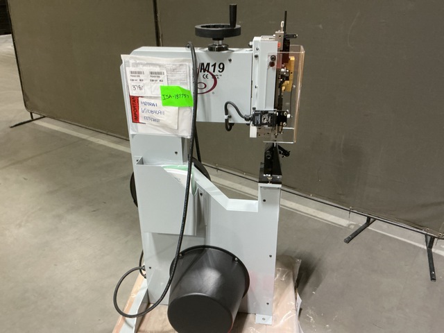 DeLuxe Stitcher M19 Stitcher Machine
