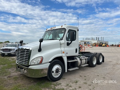 2016 Freightliner Cascadia 125 6x4 T/A Day Cab Truck Tractor