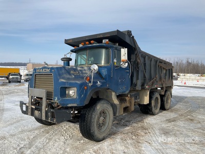 1990 Mack DM600 6x4 Camion à benne tandem