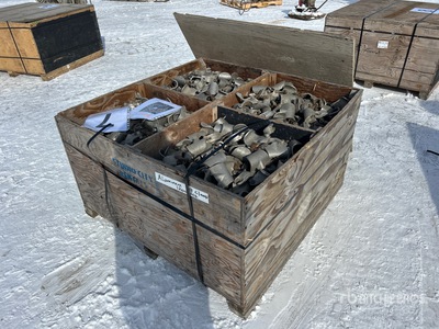 Quantity of (1200) Aluminum Bolt Clamps Pièces diverses