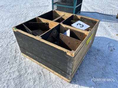 Quantity of (15) Truss Hinge Base Plates Pièces diverses