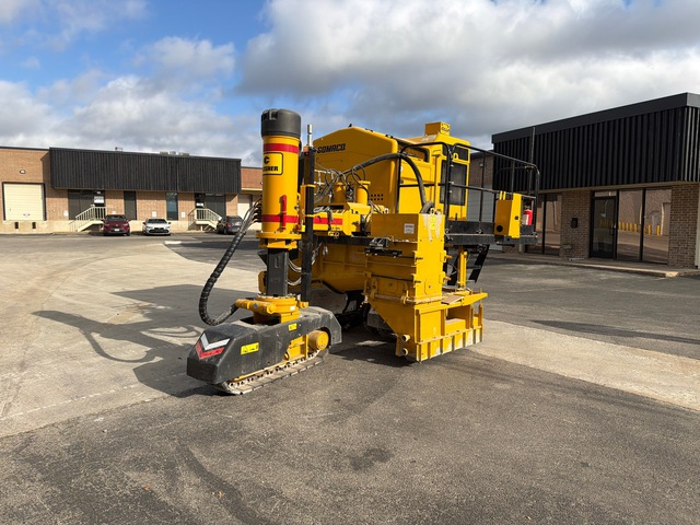 2023 Gomaco GT3200 Curb and Gutter Machine