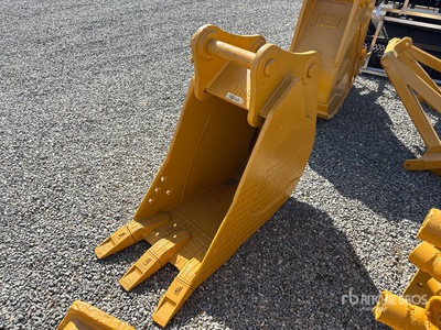 24 in Digging Excavator Bucket