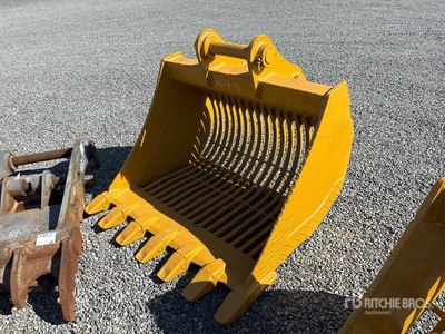 52 in Skeleton Excavator Bucket