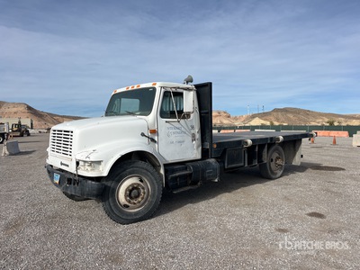 International 4400 Flatbed Truck