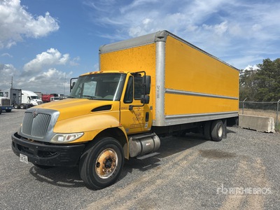 2016 International 4300 4x2 Furgoneta caja cerrada