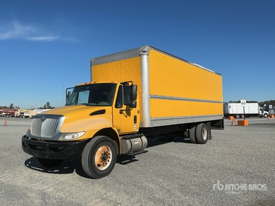 2016 International 4300 4x2 Furgoneta caja cerrada