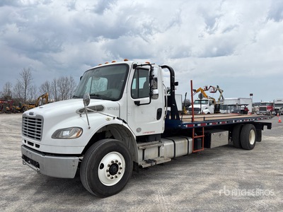2017 Freightliner M2 106 4x2 Portavheiculos