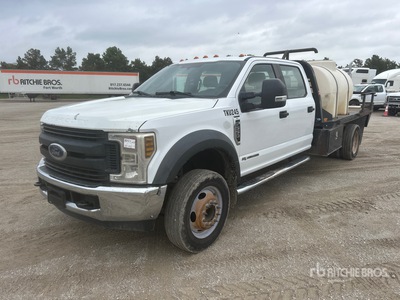 2018 Ford F-550 XL 4x2 Crew Cab Ciężarówka z płaską platformą