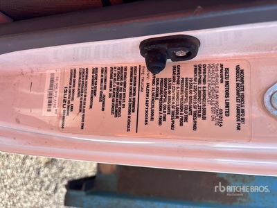 2015 Isuzu NRR Van Truck