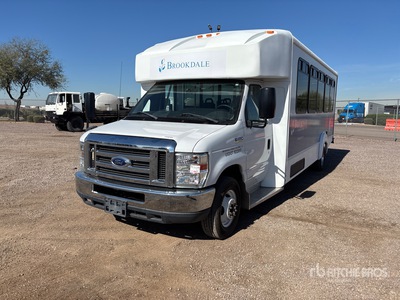 2016 Ford E-450 حافلة