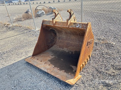 60 in Q/C Cleanup Excavator Bucket - Fits Hitachi ZX210F-3